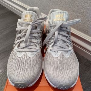 Women Nike Zoom Winflo5 Size 6